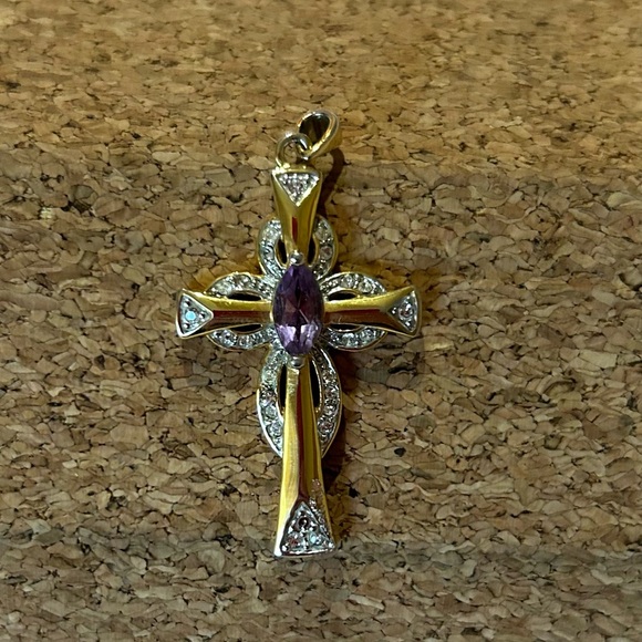 Gold Cross - Picture 1 of 3